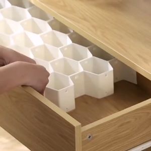 ที่จัดระเบียบลิ้นชัก ช่องหกเหลี่ยม สำหรับเก็บกางเกงใน ถุงเท้า ของใช้จุกจิก แผ่นแบ่งช่อง สีชมพู