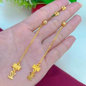 Sleek & modern:Single leaf design Drop earring with metallic sheen