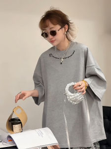 เสื้อยืดคอกลมแขนสั้นทรงหลวมสีเทาสำหรับฤดูร้อน สไตล์เรียบง่าย คอลเลกชั่นใหม่ Dongdaemun เสื้อยืดคอกลมลายตัวอักษรพิมพ์แบบทันสมัย