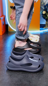 NS รองเท้าแตะชาย รองเท้าหัวโต รองเท้าแตะ รองเท้าแตะผู้ชาย รองเท้าผู้ชาย รองเท้าแตะแบบลำลอง รองเท้าแตะเท่ๆ ระบายอากาศ เบาสบาย กันลื่น รองเท้าหัวโตมีเชือกแฟชั่น สําหรับผู้ชาย ไซซ์ 38/39-44/45