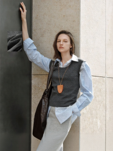 Áo Vest Knit Miu Đựng Sơ Mi Mới