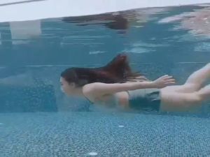 ชุดว่ายน้ำชุดบิกีนี่3ชิ้น เสื้อใส่เดียวเอวลอยกางเกงขาสั้นพร้อมผ้าคลุมใส่ว่ายน้ำเดินชายหาด 💖🤽‍♀️