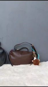 Tas Selempang Wanita Import Half Moon Slingbag Cewek Kulit Pu Ada Gantugan Boneka 253023 5302