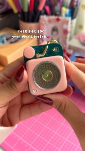 （กระเป๋าผ้าสักหลาด ฟรี）MUZEN Button MW-P1I Mini Candy ลำโพงบลูทูธไร้สายแบบพกพา สีชมพูแคนดี้