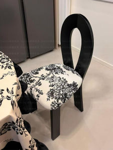 เก้าอี้ทานอาหารสไตล์ฝรั่งเศสย้อนยุคสไตล์ฝรั่งเศสแบบเรียบง่ายที่ทำจากไม้เต็มต้นสีดำเก้าอี้อ่านหนังสือระดับไฮเอนด์สำหรับใช้ในบ้าน