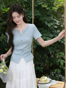 Áo thun nữ cổ chữ V xẻ tà tay ngắn dáng ôm màu trắng