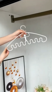 IMP.I101 Gantungan Baju Non-Slip Bentuk Bergelombang Hanger Multifungsi