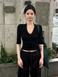 PEIXI | Slim Black V-Neck Mid-Sleeve T-Shirt