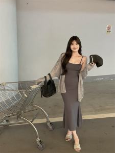 ชุดเดรสยาวทรงเอผ้าถักสีเทาสำหรับผู้หญิงในฤดูร้อน ชุดคลุมกันหนาวสุดเก๋ไก๋ เอวสูง แขนกุด กระโปรงทรงหางปลา คอวี แขนกุด