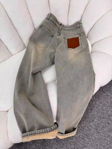 กางเกงยีนส์ทรงหลวมเอวสูงสำหรับผู้หญิงในฤดูใบไม้ร่วงและฤดูหนาว กางเกงขายาวทรงตรงมีกระเป๋า ทรงหลวม เอวยางยืด สวมใส่สบาย