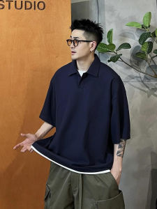 เสื้อโปโลแขนสั้นสีน้ำเงินเข้มสำหรับผู้ชาย ฤดูร้อน ทรงเข้ารูป ปกโปโล แขนแฟลต แขนผีเสื้อ เสื้อยืด คอกลม