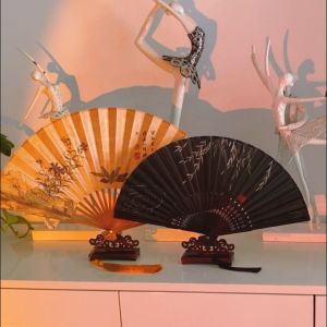 ฐานวางพัด ขาตั้งพัด ฐานตั้งพัด ทำจากพลาสติก ขาตั้งสําหรับวางพัดมือ พร้อมส่งจากไทย