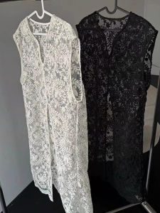 ชุดเดรสแบบเสื้อกล้ามลูกไม้ฉลุลายสไตล์ยุโรปสำหรับผู้หญิงเดรสตัวนอกสายเดี่ยวใส่ทับกันชุดเดรสแขนกุดแจ็คการ์ดม่านยาวคลุมเข่า