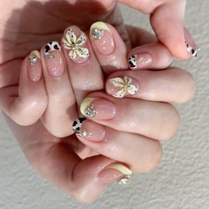 24Pcs Gradient Silver Almond Fake Nails Reusable Round Head Design Nail Tips with Flower Pattern Acrylic Full Cover False Nails