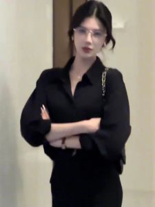 Áo Sơ Mi Cổ Polo Dáng Rộng Cho Nữ Màu Đen Tay Dài Mùa Thu Phong Cách Công Sở Thiết Kế Tay Áo Khoác Cardigan Chất Lượng Cao