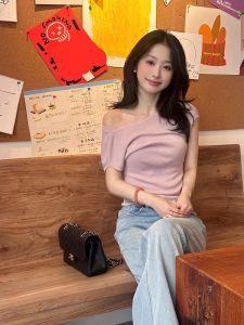 เสื้อยืดคอกลมแขนสั้นถักสีพื้นสไตล์ฤดูร้อน 2025 ทรงสลิมฟิต แขนสั้น คอกลม ทรงหลวม สำหรับผู้หญิง