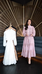 Cutie Minute อก 38” 40” 42“ เดรสผ้าซิลล์เกรดพรีเมี่ยมแต่งด้วยลูกไม้ ตัวนี้ทรงสวยลุคไฮโซมากค่ะ มาพร้อมเชือกผูกรัดเอว ชุดนี้มีซับในทั้งตัว