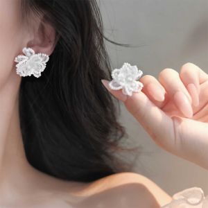 French Style White Flower Crystal Pearl Earrings Beach Luxury Mosquito Coil Tray Clip-On Earrings Sweet Floral Design for Women