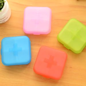 กล่องใส่ยาพลาสติก กล่องจัดระเบียบยา กล่อง4ช่อง กล่องแบบพกพา คละสี คละแบบ