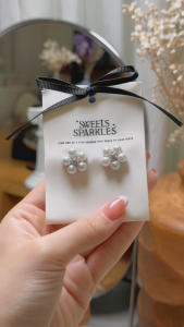 SweetsSparkles ต่างหูแฟชั่น สไตล์เกาหลี FL00032 ต่างหูเกาหลี ต่างหูมินิมอล ต่างหูมุก ก้านเงิน 92.5%