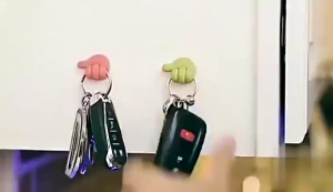 (BISA COD) PROMO KLIP HOLDER KABEL GANTUNGAN KUNCI MOTIF JEMPOL TANGAN UNIK / KLIP KABEL SERBAGUNA