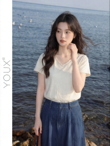 YOUXIANG | Áo Thun Ôm Body Thiết Kế V-Neck Đục Lỗ