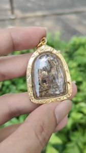 พระซูมกอ - พิมพ์เล็กมีลายกนก เนื้อดินเผาสีแดงอมสูม กรุวาพพิกูล ลานทุ่งเศรษฐี