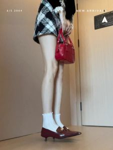 รองเท้าส้นเตี้ยทรงหัวแหลมสีแดงน้ำหม่นสำหรับผู้หญิง Miss.Merna รองเท้าส้นบางแบบสวมสบาย หนังสัตว์ ฤดูใบไม้ร่วง/ฤดูหนาว