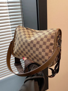 Pea Womens Crossbody Bag Underarm 2025 New High-End Lightweight Luxury Commuter Bag Versatile Wide Strap Diagonal Bag