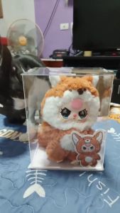 Baby three Labubu Macaron กล่องใส่ Upset Duck กล่องใส่ กล่องอะคริลิค 15*15*25 ซม สามารถประกอบเองและวางซ้อนกันได้