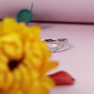 Pretty Beauty S925 Silver Moissanite Curved Eternity Band Ring for Women Diamond Wedding Band Stackable Ring Fine Jewelry Gift