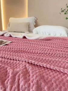 Woolen blanket with double layer thickeningHigh grade and softSkin friendly warmthFashionable and high-endRest blanketLeisure blanket