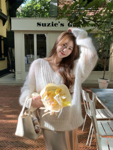 CHOEFULYN | Soft White V-Neck Knit Sweater with Lace Detail