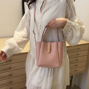 QNQN กระเป๋าสะพาย PU แบบสบายๆกระเป๋าสะพายไหล่แฟชั่นทรงถังใหม่กระเป๋าสะพายไหล่กระเป๋าสะพายหนัง PU สีทึบที่เรียบง่ายกระเป๋าถือแฟชั่นสะพายไหล่ของผู้หญิง