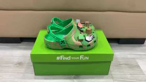 DÉP SỤC NHỰA ĐI MƯA CROCS CHO TRẺ EM HÌNH MINICRAFT TẶNG KÈM BỘ CHARM NHƯ HÌNH