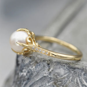 Huitan Imitation Pearl Rings for Women Newly Designed Luxury Wedding Band Accessories Exquisite Gift Temperament Female Jewelry