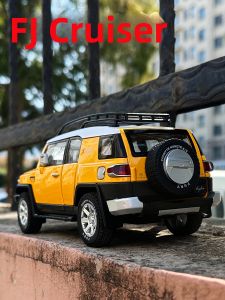SHENGHUI | Large Sound Light Opening Metal Toyota FJ Cruiser SUV Model 1/24
