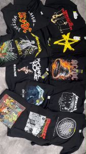 Kaos Hitam Untuk Pria: Desain Unik dan Band Favorit