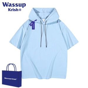 เสื้อยืดคอกลมแขนสั้นทรงหลวมสำหรับผู้ชาย WASSUP KRISH ฤดูร้อน 2025 เสื้อโปโลบางสำหรับนักเรียนมัธยมต้นและมัธยมปลาย