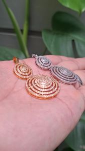 Liontin Matahari Kembar Perhiasan Fashion Anti Karat Cocok untuk kalung tebal ltg710