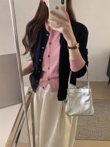 เสื้อคาร์ดิแกนถักสไตล์เกาหลีสำหรับผู้หญิง ฤดูใบไม้ร่วง 2024 เสื้อคลุมกันหนาวแบบสวมหัวแขนยาวทรงหลวม สีสันสดใส