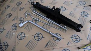 Dongkrak Mobil 2 Ton Kunci Roda 19mm dan Putaran Dongkrak