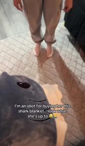 Cartoon Shark Blanket Hoodie Women Kigurumi Playsuit Kids Parents Hooded Warm Flannel Funny Homewear Shark Sleeping Bag