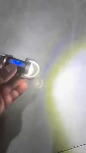 Đèn Bấm Móc Khóa Mini Đa Năng - Đèn pin cầm tay dạng móc thiết kế chống nước chùm sáng trải rộng siêu rộng & khả năng xuyên sáng mạnh mẽ ngoài trời