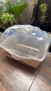 Rovega Dish Dryer / Rak Piring Tertutup dengan Penutup - Perlindungan Ekstra untuk Peralatan Makan Anda