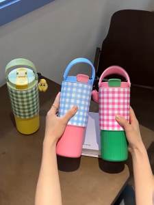 【750ML】Cute Tumbler Hot and Cold with Straw Coffee Mug Vacuum Insulated Stainless Steel Water Bottle Vacuum flask Hot cold water cup 316 stainless steel tumbler