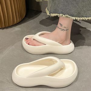 รองเท้าแตะส้นหนาสำหรับผู้หญิงในช่วงฤดูร้อนปี 2025 รองเท้าแตะชายหาดกันลื่นใหม่ รองเท้าแตะชายหาดสำหรับใส่กลางแจ้ง รองเท้าแตะแบบสวมสบายสำหรับผู้หญิง