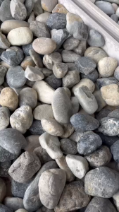หินแม่น้ำเทาเข้ม เบอร์ 3 สีออกเข้มครับ ไม่ออกเทาๆ (ถุงละ 6.5-7กก) ชมวิดีโอสินค้าได้ครับ มีเปรียบเทียบ สวยๆ ครับ คัดมาแล้ว
