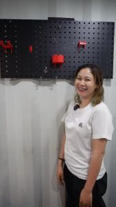 แผ่นวางของติดผนัง กระดานแขวนของ Pegboard แผ่นใหญ่ วางของมากขึ้น ใช้วางของใช้ ตกแต่งผนังได้