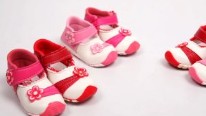 Sepatu Bayi Motif Bunga Berbunyi Usia 1 - 3 Tahun - BUNGAKECIL015